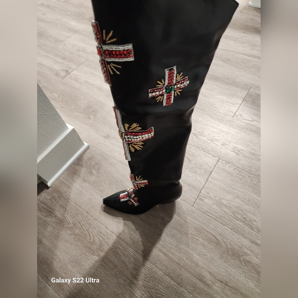 Azalea Wang JAZLYN-BLACK CROSS WESTERN BOOT - Picture 7 of 8